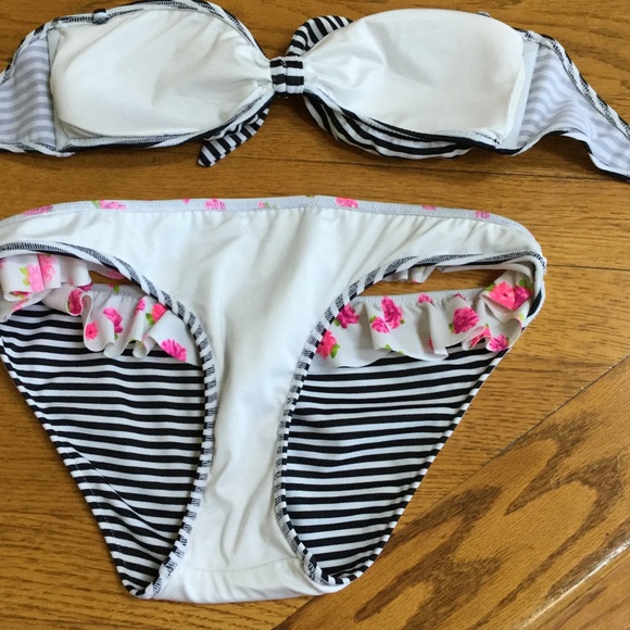 Bathing suit - Picture 2 of 3