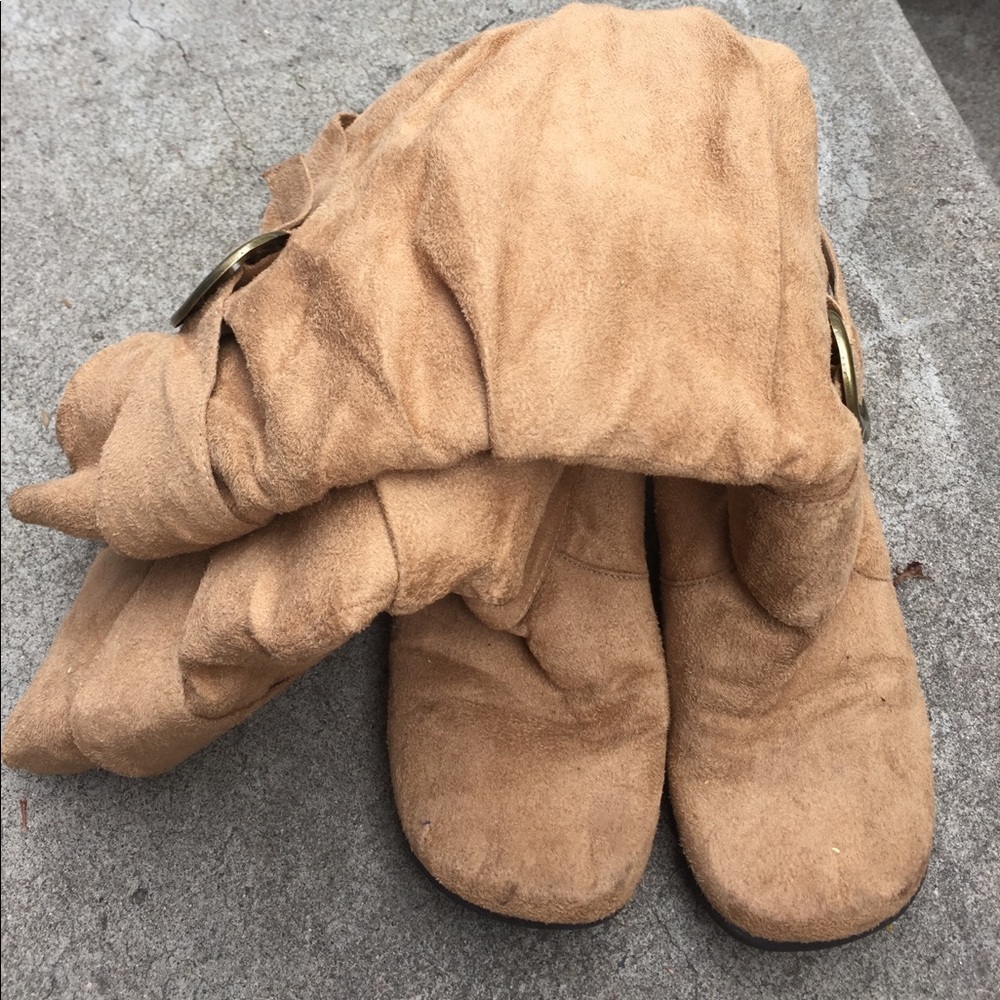 Size 10 tan flat heel boots