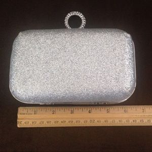 NWOT Unique Silver Sparkly Bling-Ring Clutch