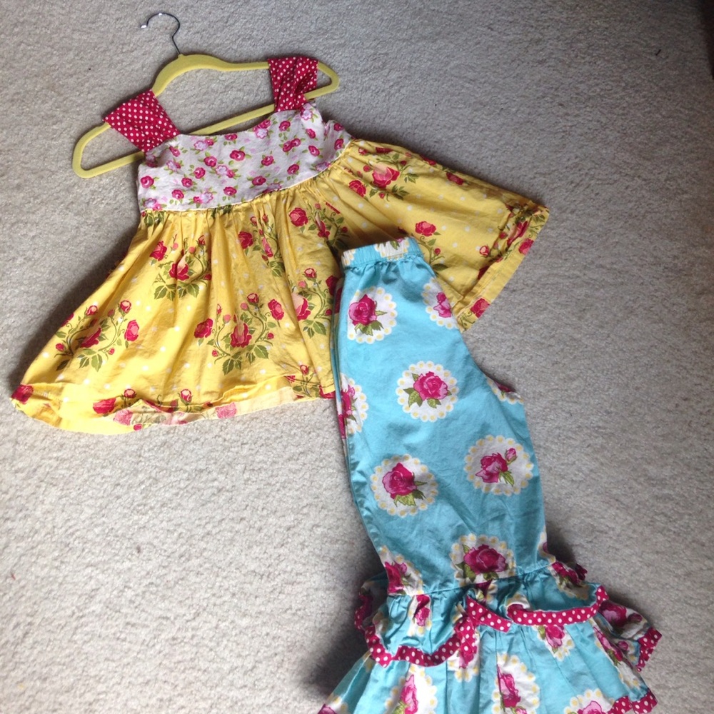 Jelly the pug ruffle top and pants 3T