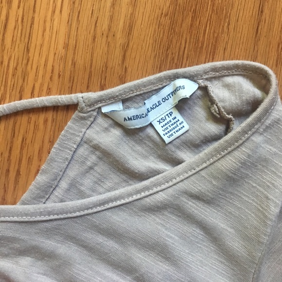 Cross back flows shirt - Picture 3 of 3