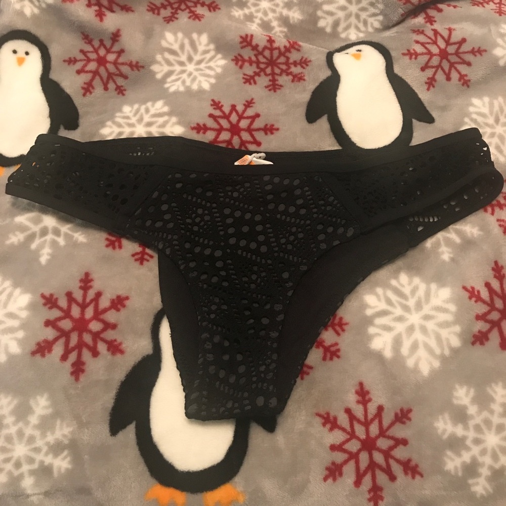 Black bikini bottoms