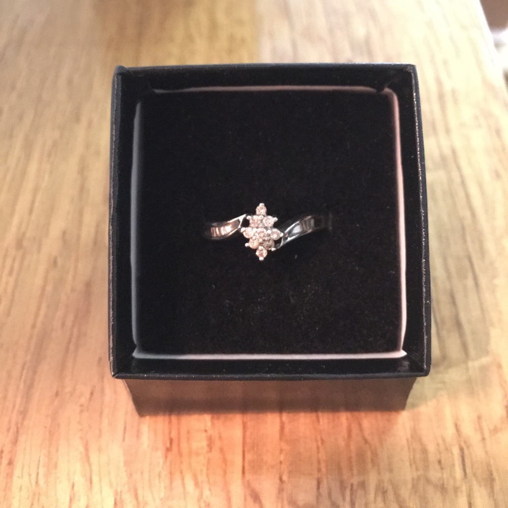 10K white gold diamond engagement ring Sz.7