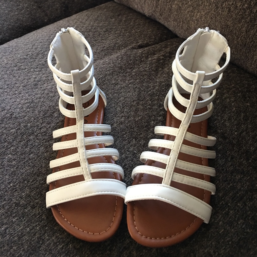 ❌❌SOLD❌❌Girls white sandals
