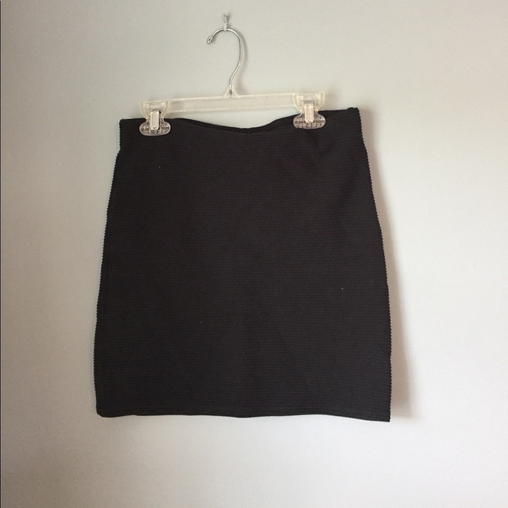 Fitting mini black mini skirt