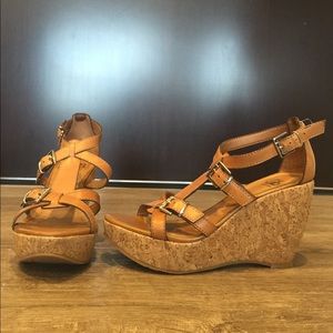 🌻HP🌻[Gianni Bini] brown leather wedge sandals