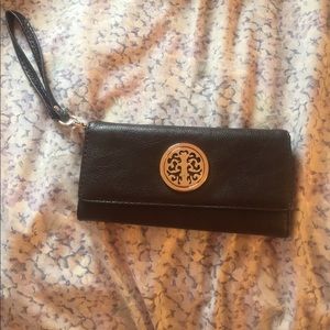 Wristlet wallet