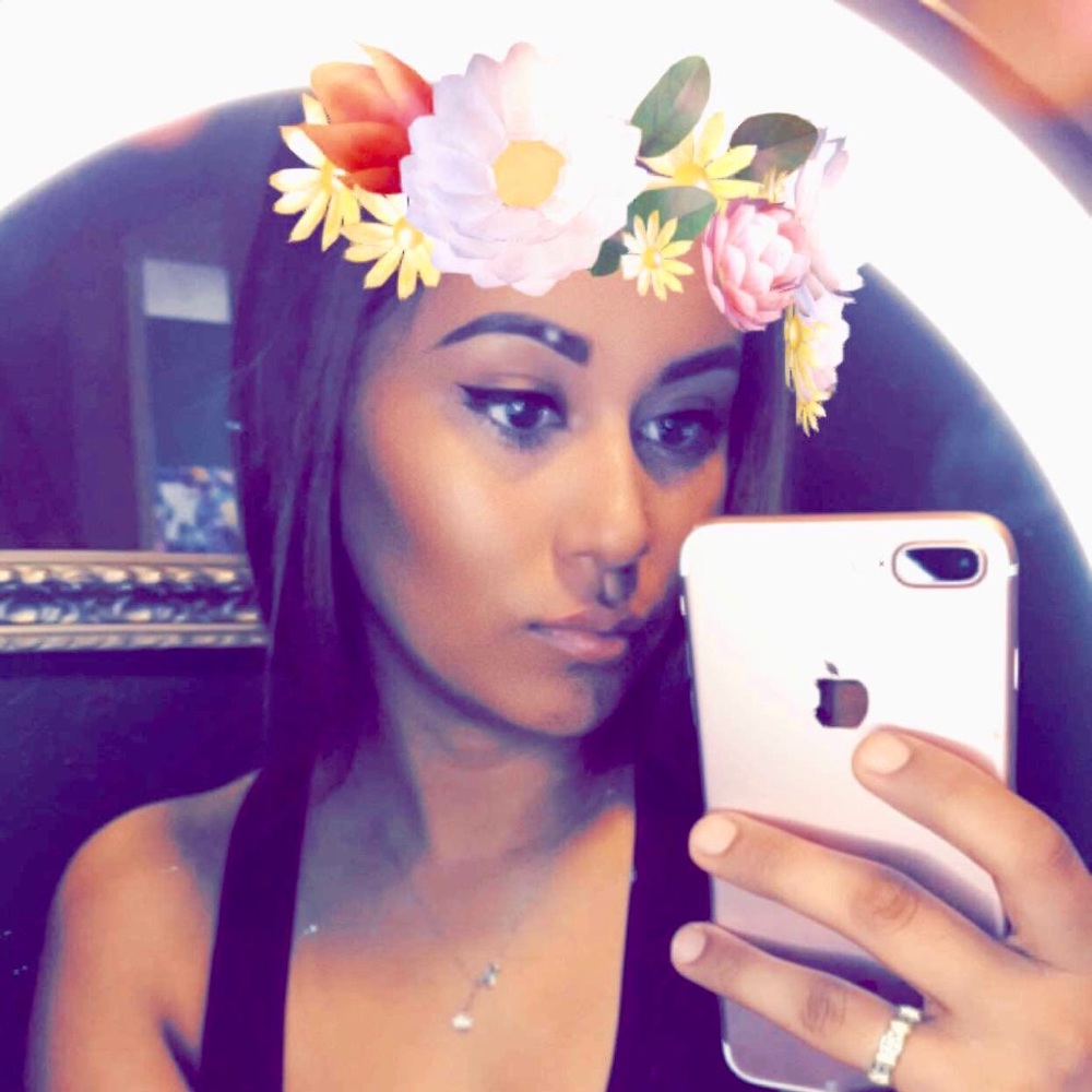 Meet your Posher, Ana