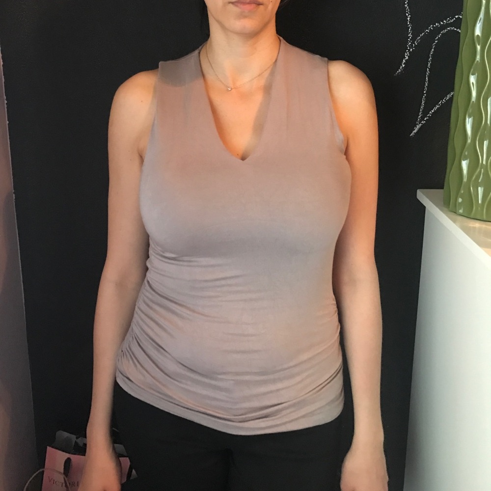 Beautiful Top - Picture 3 of 5