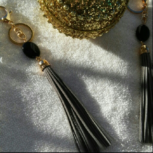 Purses & Accessories - Picture 4 of 7