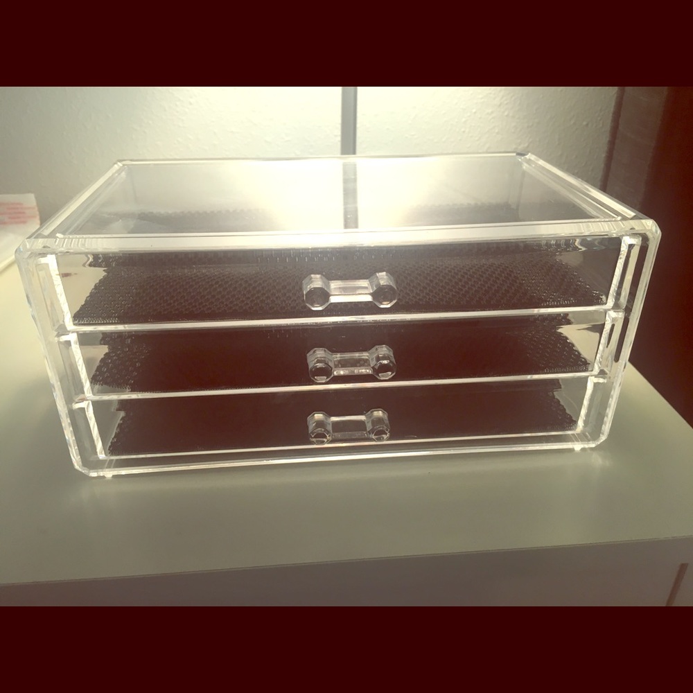 Acrylic makeup organizer