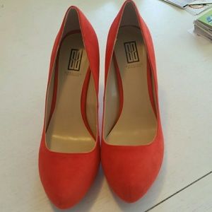 Sassy Orange suede shoes size 8