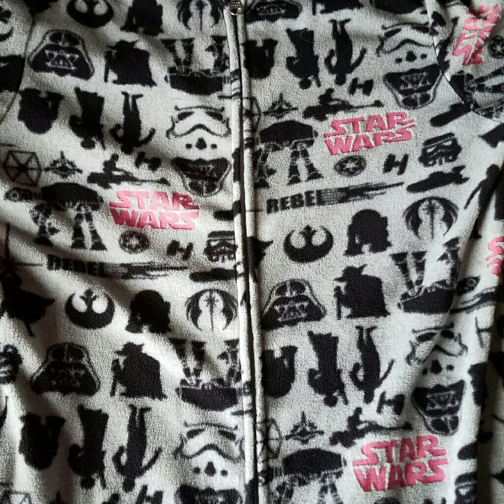 Start Wars womans zip up pajamas