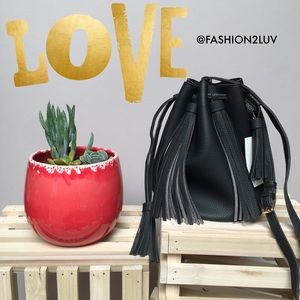 BLACK FRINGE BUCKET CROSS-BODY BAG