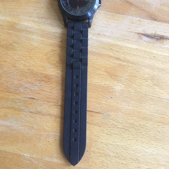 Watch - Picture 3 of 3