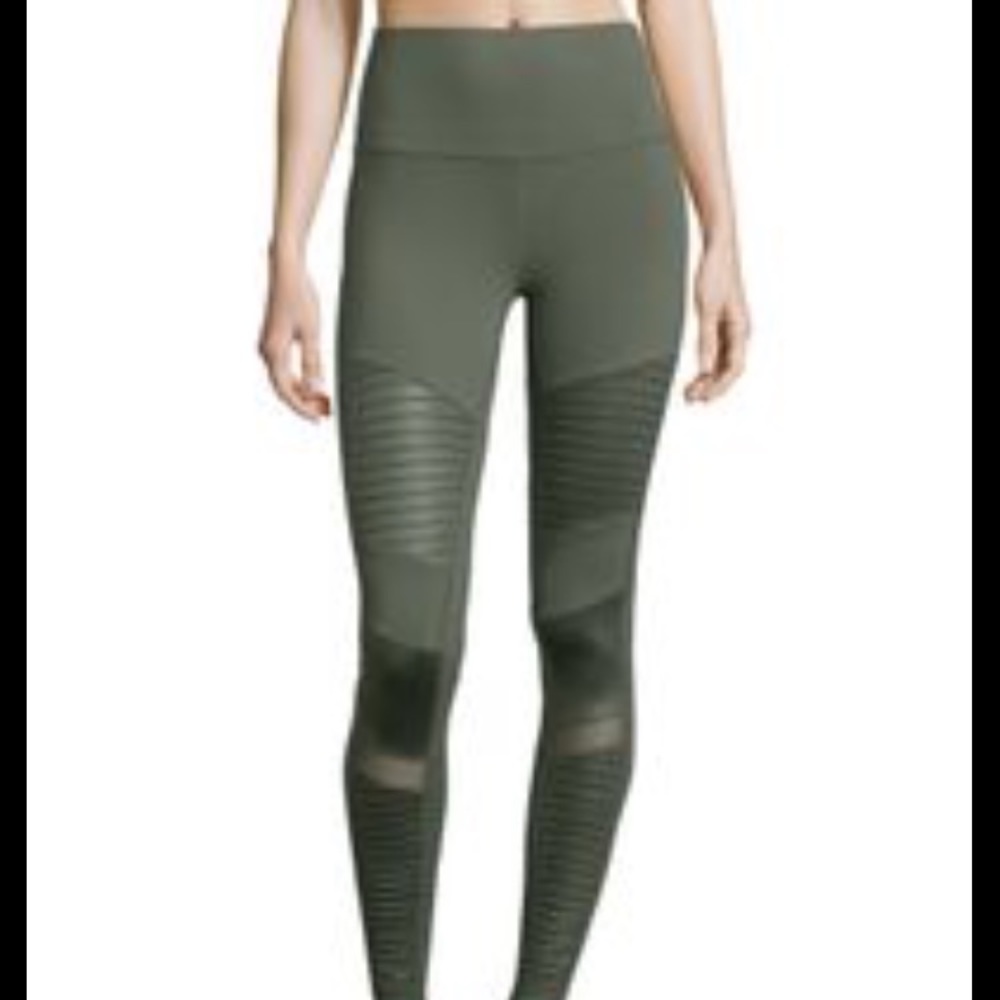 Alo yoga SOLD OUT high waisted Moto Leggings!