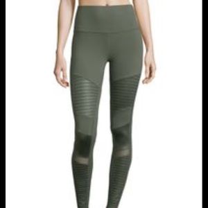 Alo yoga SOLD OUT high waisted Moto Leggings!