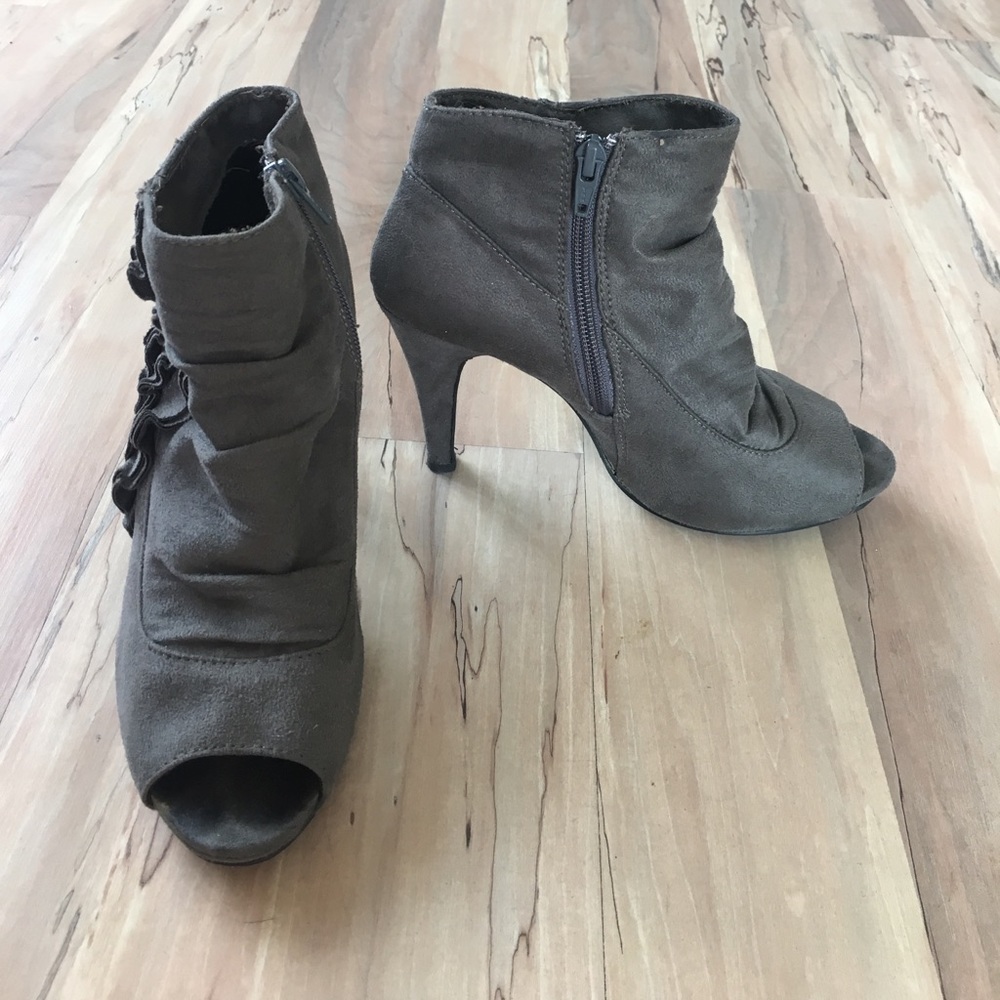 Peep toe Booties - Picture 2 of 4