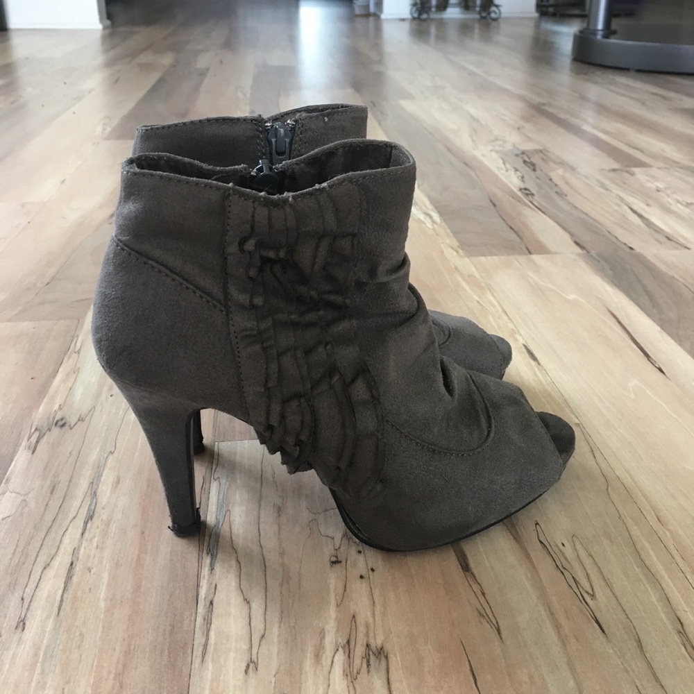Peep toe Booties - Picture 3 of 4