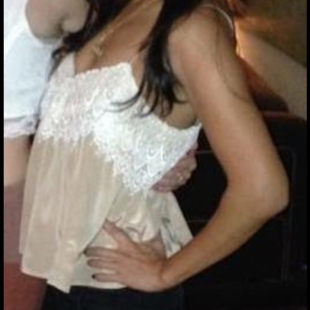 Semi-Sheer flowy crop top - lined at bust - Picture 5 of 6