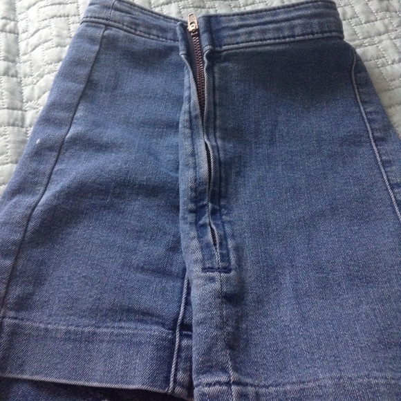 H & M size 8 shorts - Picture 3 of 3