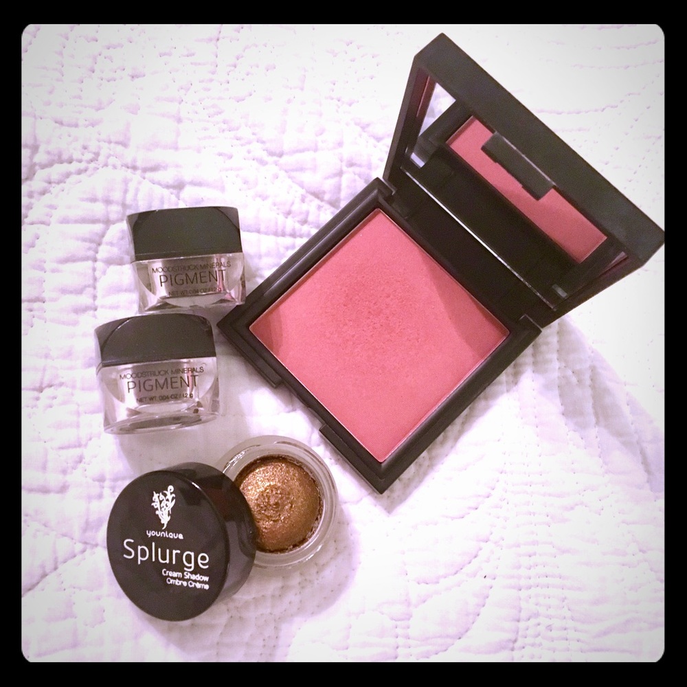 Younique Bundle: Blush, three shadows