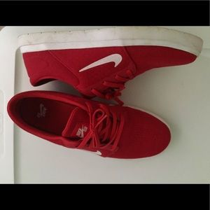 Nike SIZE 10 (RED)