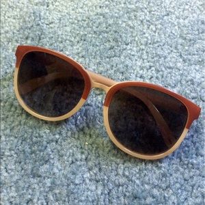 Jessica Simpson big frame sunglasses