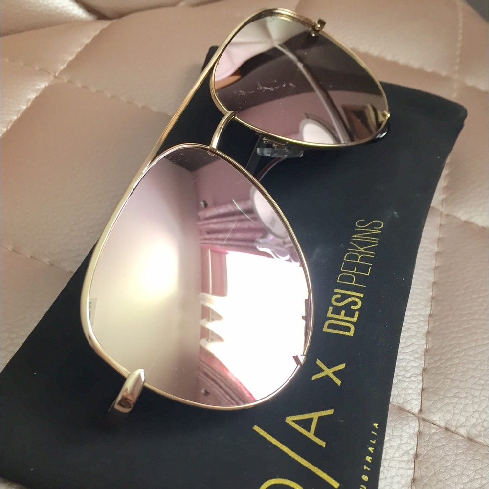 QUAY x Desi Perkins 🌹Rose Gold High Key Sunnies