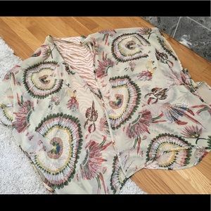 Light kimono with lace detail in bac