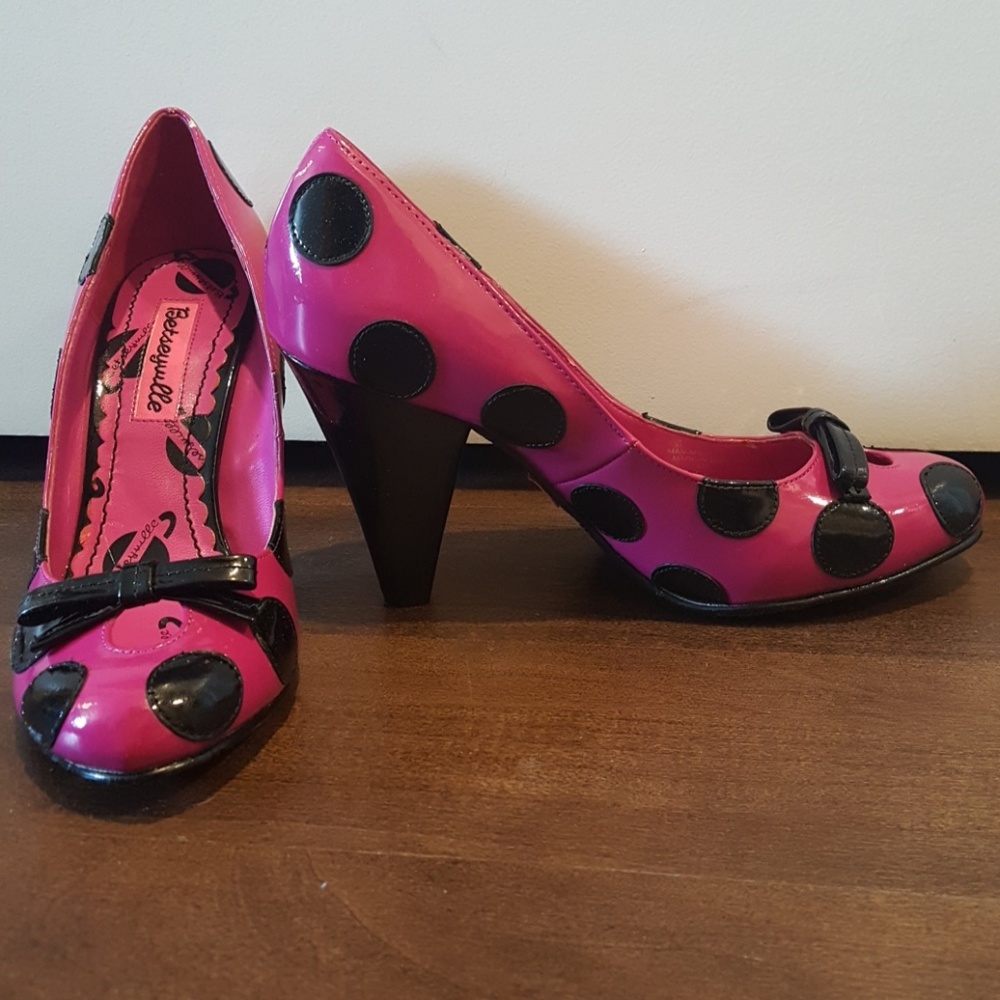 Betseyville pink pumps with black polkadots