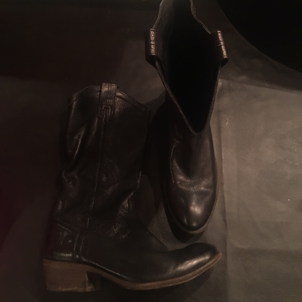 Gyre Carson bull on mid-calf boot