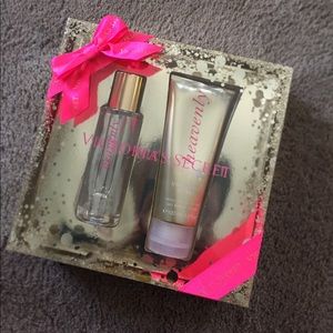 Gift set body spray and lotion