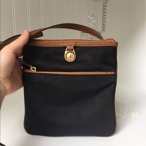 Micheal Kors Cross body purse