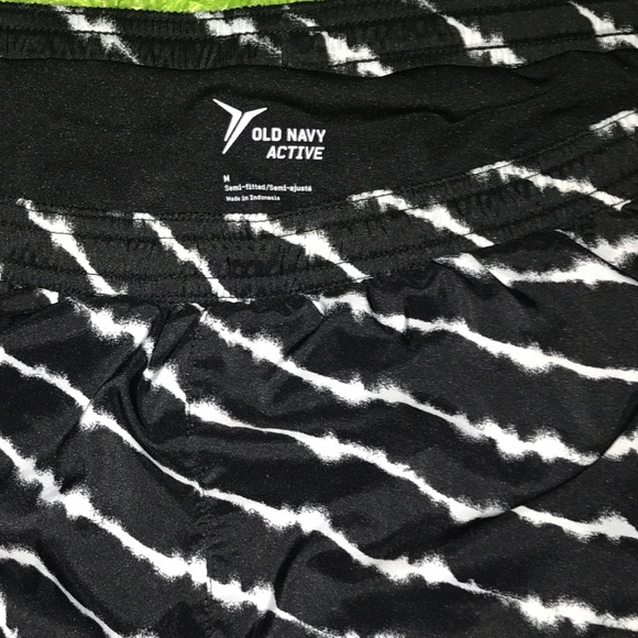 Black and white Old Navy athletic shorts - Picture 3 of 3