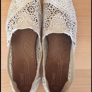 Toms crochet classic size 7