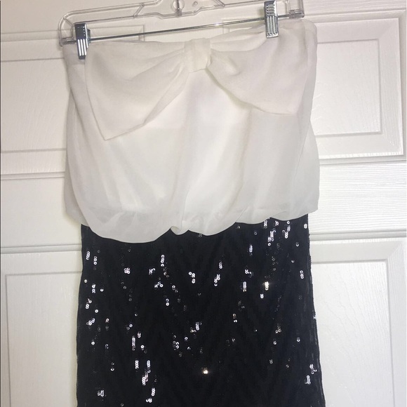 Dress - Picture 2 of 2