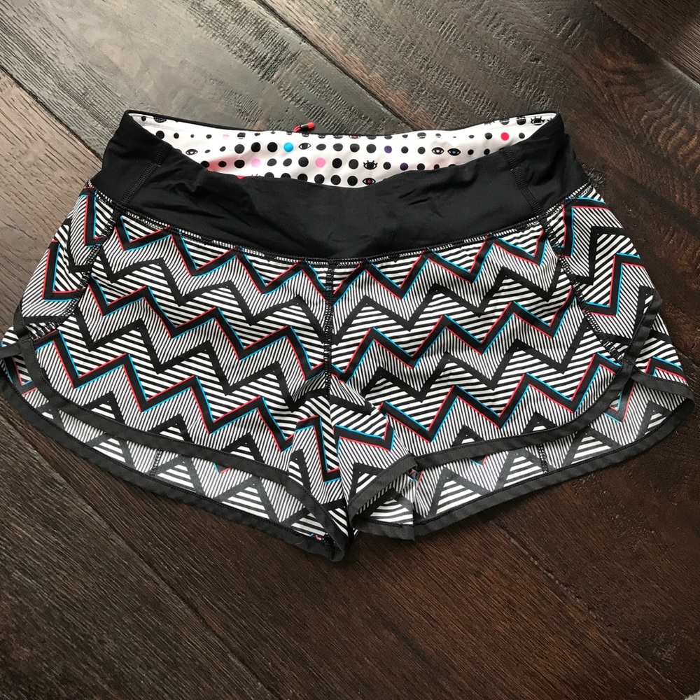 Lululemon "Speed Short" - Size 6