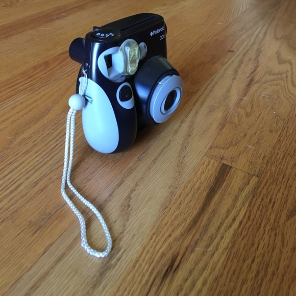 Almost new Polaroid camera. - Picture 1 of 5