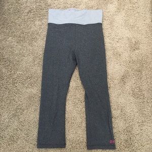 Lorna Jane crops gray size small euc