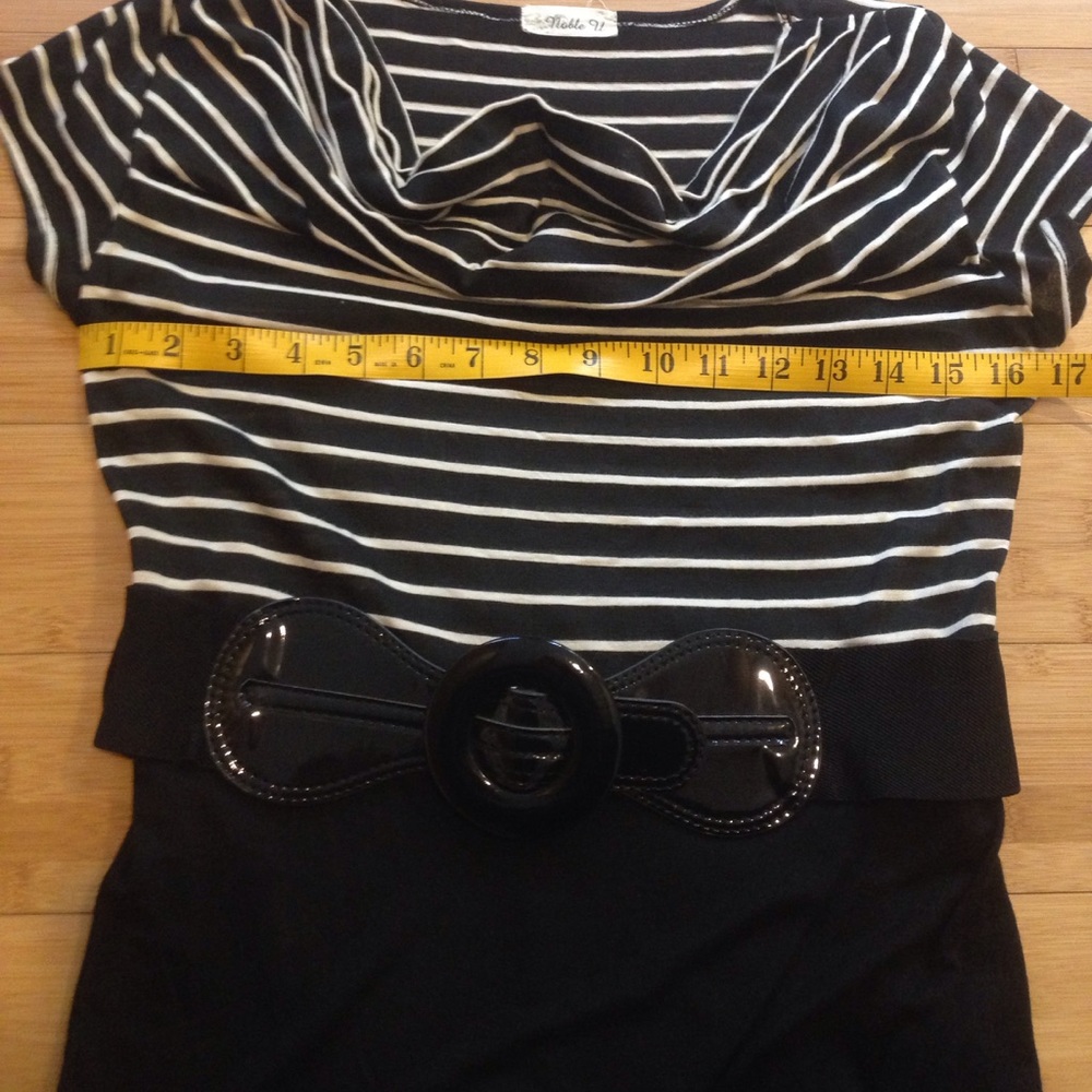 Top w/Belt - Picture 3 of 4