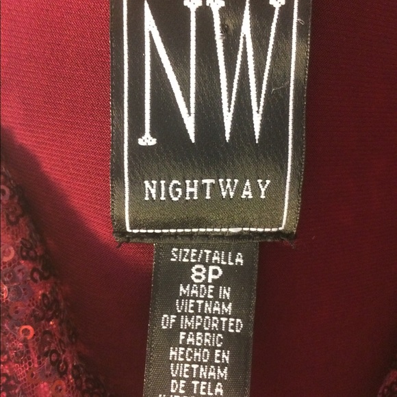 Deep Red Gown - Picture 4 of 4