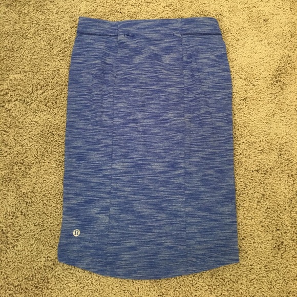 Lululemon &go blue skirt size 6 fits size 4 nwot - Picture 2 of 2