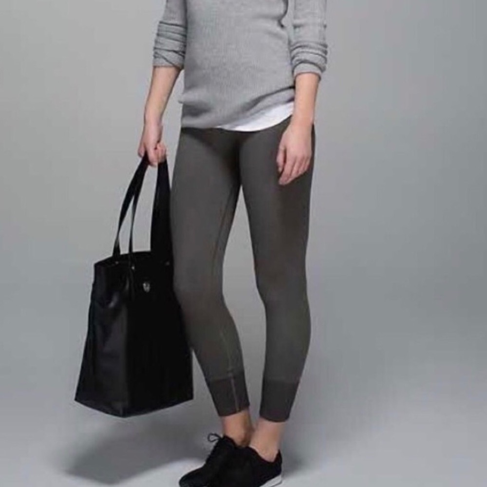 Lululemon "Ebb to Street" Pant. Size 10. Like New