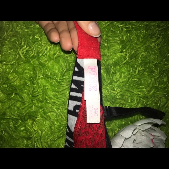 Red Victoria's Secret push up bra - Picture 3 of 4