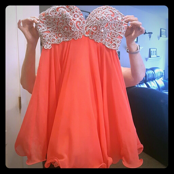 Short Flowy Prom Dress - Picture 1 of 4