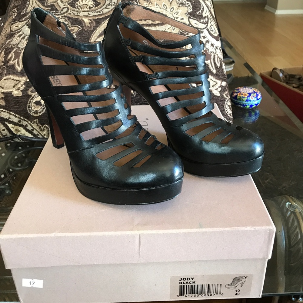 Rosegold slashed black platform booties