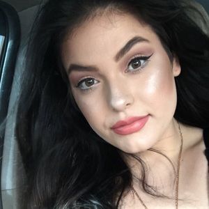 Meet your Posher, Evelyn