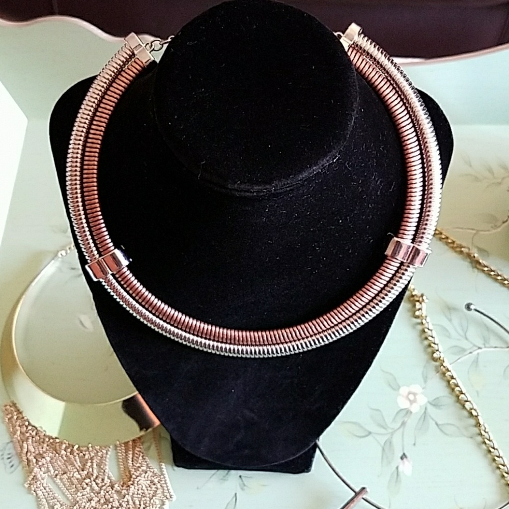 Chokers - Picture 3 of 8