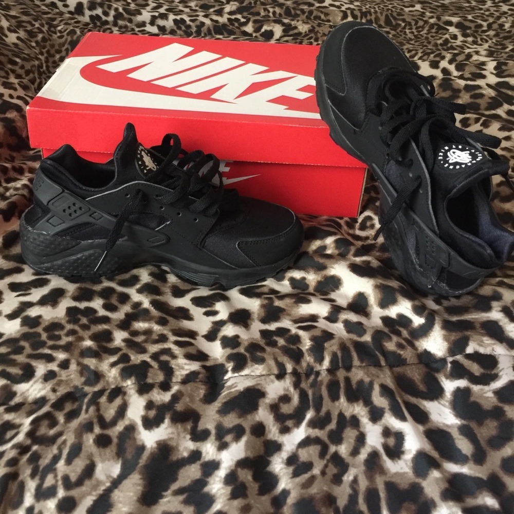 Black Huaraches